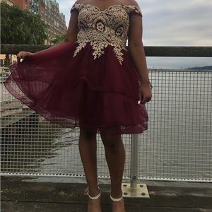 I’m selling a beautiful dress, for any formal occasion